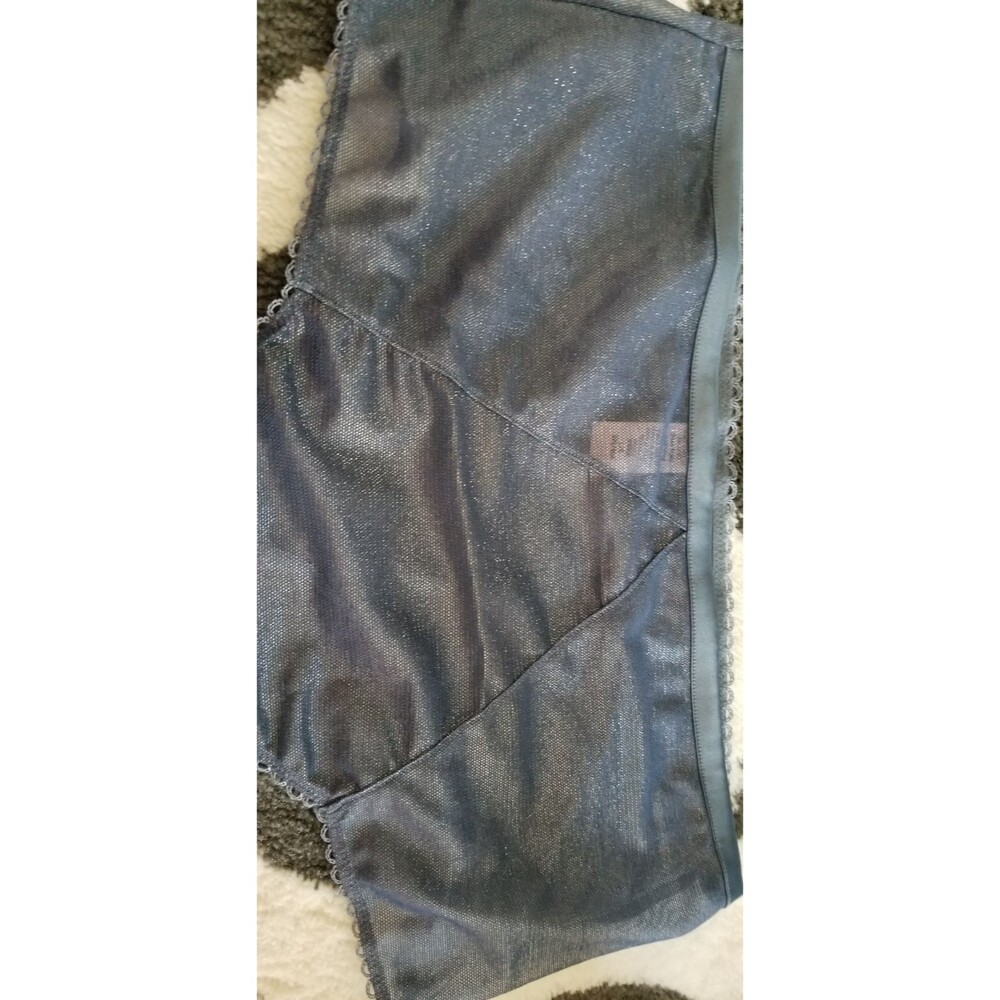 L new Victoria's Secret thong panty - Picture 2 of 4
